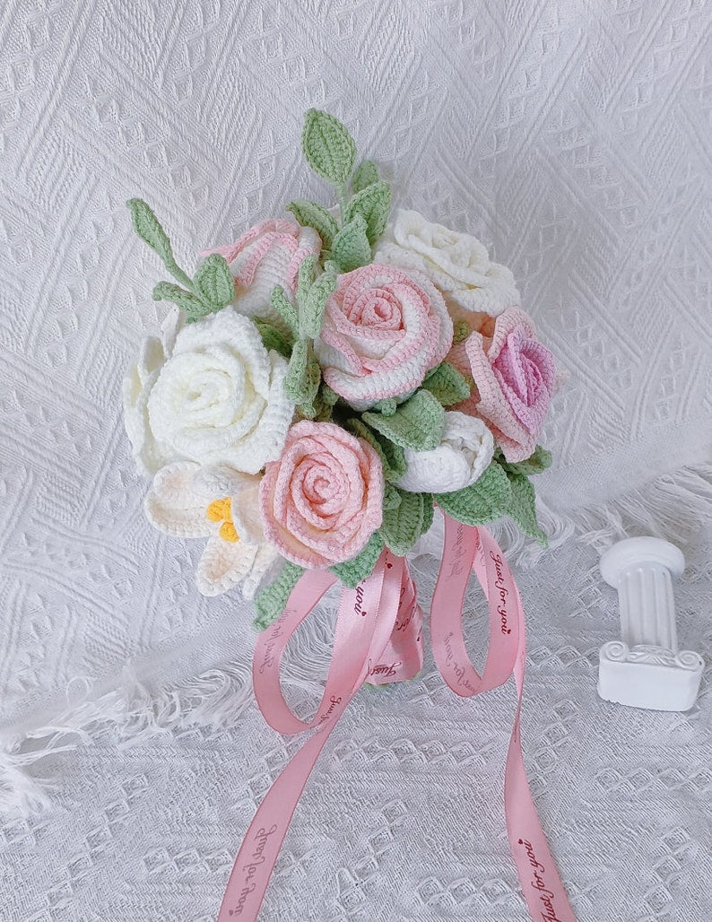 Handgehaakt rozenboeket van gehaakte bloemen voor bruiloftsdecoratie