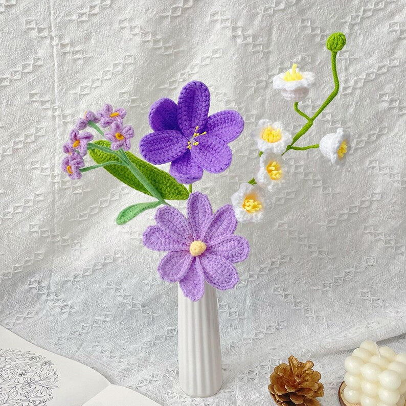 Gehaakt tulpenboeket en rozenboeket met lelietje-van-dalen, handgemaakt van garen