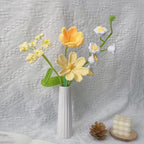 Gehaakt tulpenboeket en rozenboeket met lelietje-van-dalen, handgemaakt van garen