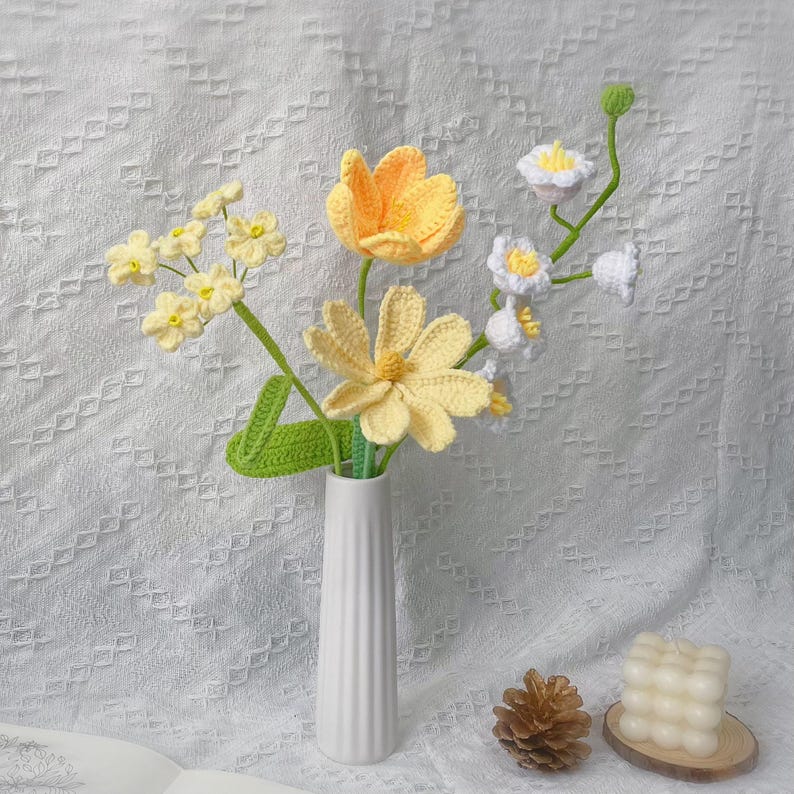 Gehaakt tulpenboeket en rozenboeket met lelietje-van-dalen, handgemaakt van garen