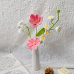 Gehaakt tulpenboeket en rozenboeket met lelietje-van-dalen, handgemaakt van garen