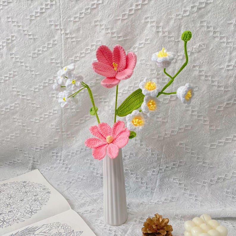 Gehaakt tulpenboeket en rozenboeket met lelietje-van-dalen, handgemaakt van garen
