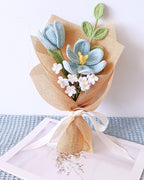 Mini-boeketje van handgemaakte gehaakte bloemen van zacht garen