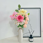 Gehaakt boeket met leliebloemen, pioenrozen, rozen, tulpen en madeliefjes van katoendraad