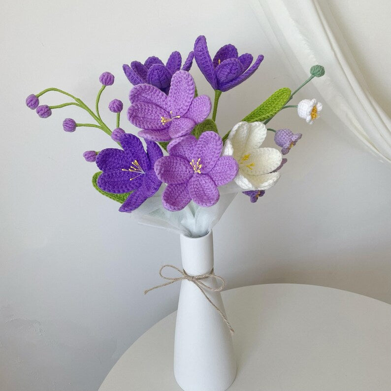 Gehaakt tulpenboeket en rozenboeket met lelietje-van-dalen, handgemaakt van garen