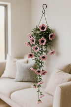 Gehaakte hangende bloemrank met roze bloemen voor muurdecoratie