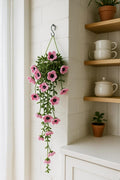 Gehaakte hangende bloemrank met roze bloemen voor muurdecoratie