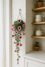 Gehaakte hangende bloemrank met roze bloemen voor muurdecoratie