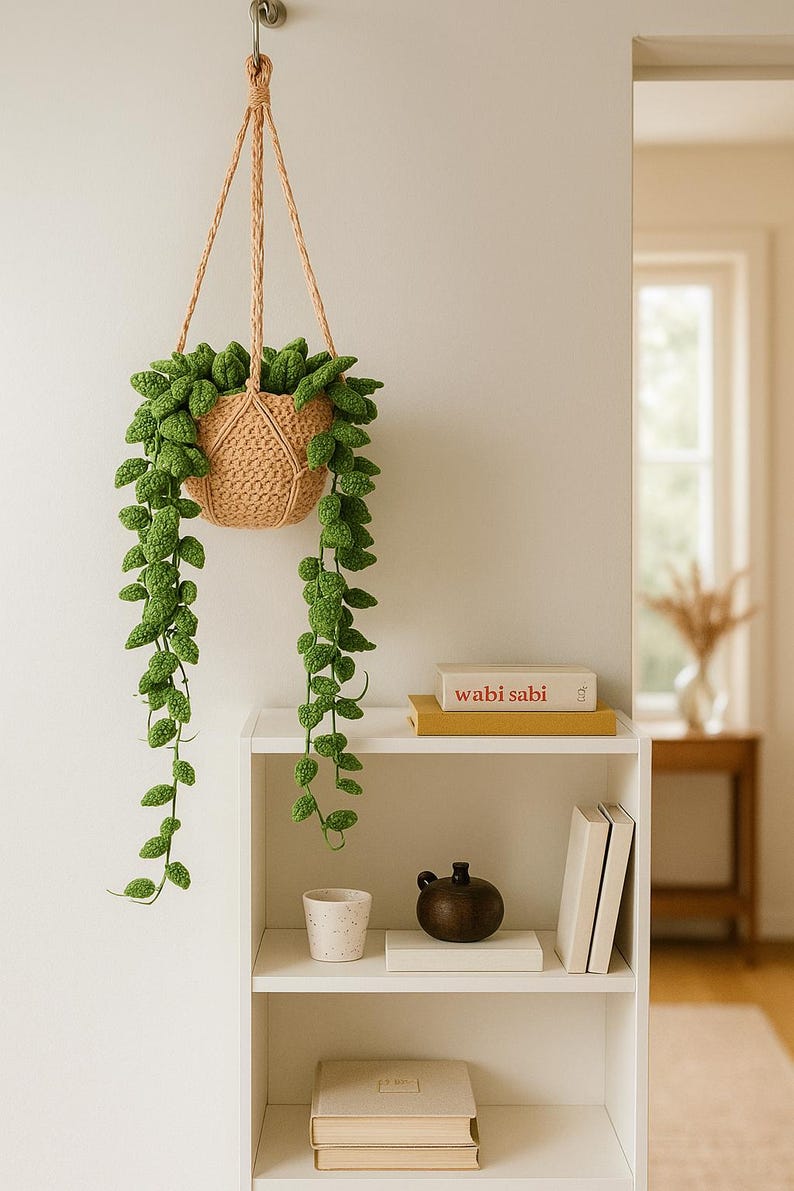 Gehaakte hangplant met hangmand en hangende bladeren, kunstgroen voor binnenshuis