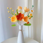 Gehaakt tulpenboeket en rozenboeket met lelietje-van-dalen, handgemaakt van garen