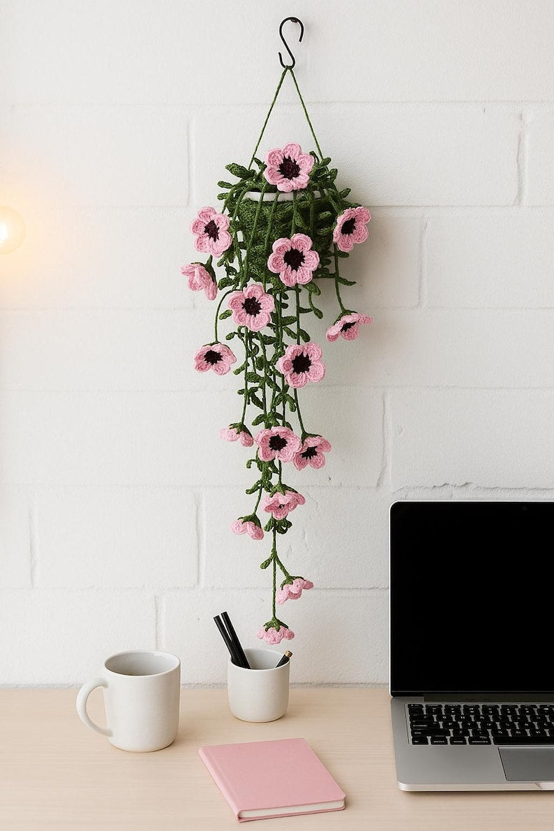 Gehaakte hangende bloemrank met roze bloemen voor muurdecoratie