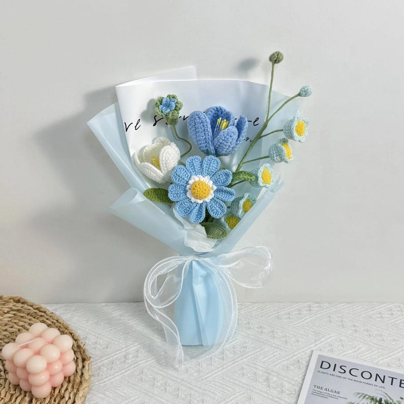 Gehaakt bloemboeket met tulpen, zinnia's en lelietje-van-dalen van katoengaren