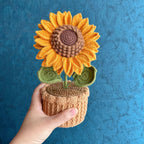 Handgemaakte gehaakte bloempot met zonnebloemmotief