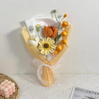Gehaakt bloemboeket met tulpen, zinnia's en lelietje-van-dalen van katoengaren