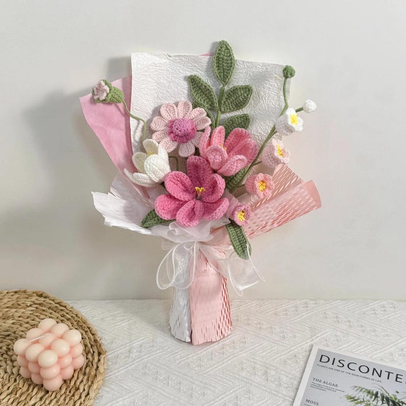 Gehaakt bloemboeket met tulpen, zinnia's en lelietje-van-dalen van katoengaren