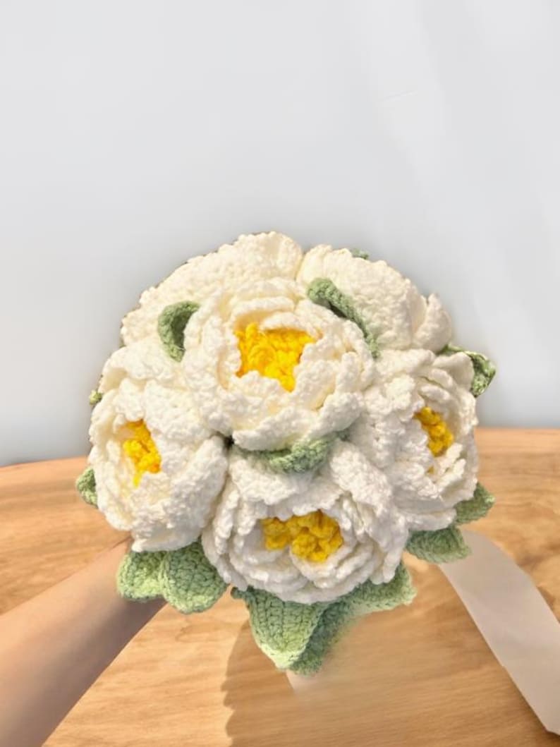 Gehaakt bruidsboeket met witte pioenrozen, handgemaakte bruidsbloemen als aandenken