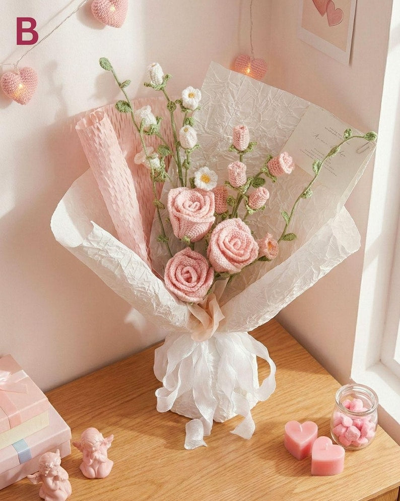 Roze gehaakt rozenboeket: handgemaakte bloemen in zachtroze tinten