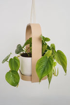 Hangende plantenbak met geïntegreerde lekbak en draagframe voor binnenshuis