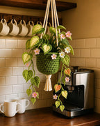 Gehaakte hangmand met hartvormige bladeren en bloemen voor planten, handgemaakte wanddecoratie