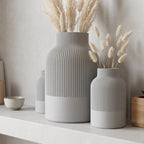 Geribbelde decoratieve vaas met zachte matte textuur voor gedroogde bloemen en pampasgras