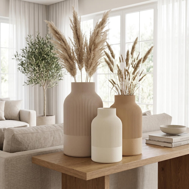 Geribbelde decoratieve vaas met zachte matte textuur voor gedroogde bloemen en pampasgras