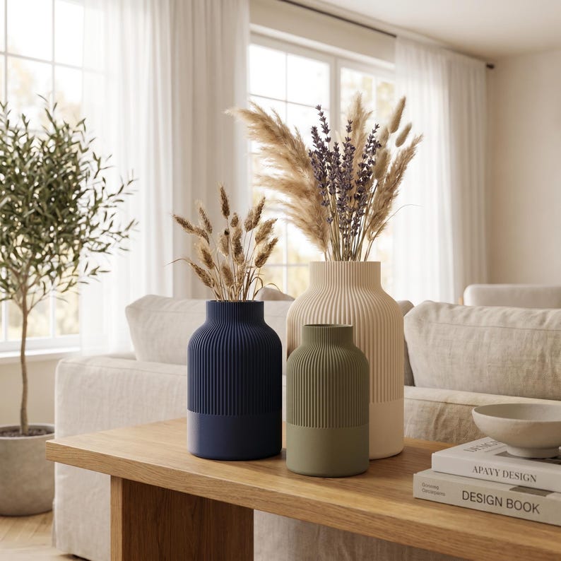 Geribbelde decoratieve vaas met zachte matte textuur voor gedroogde bloemen en pampasgras
