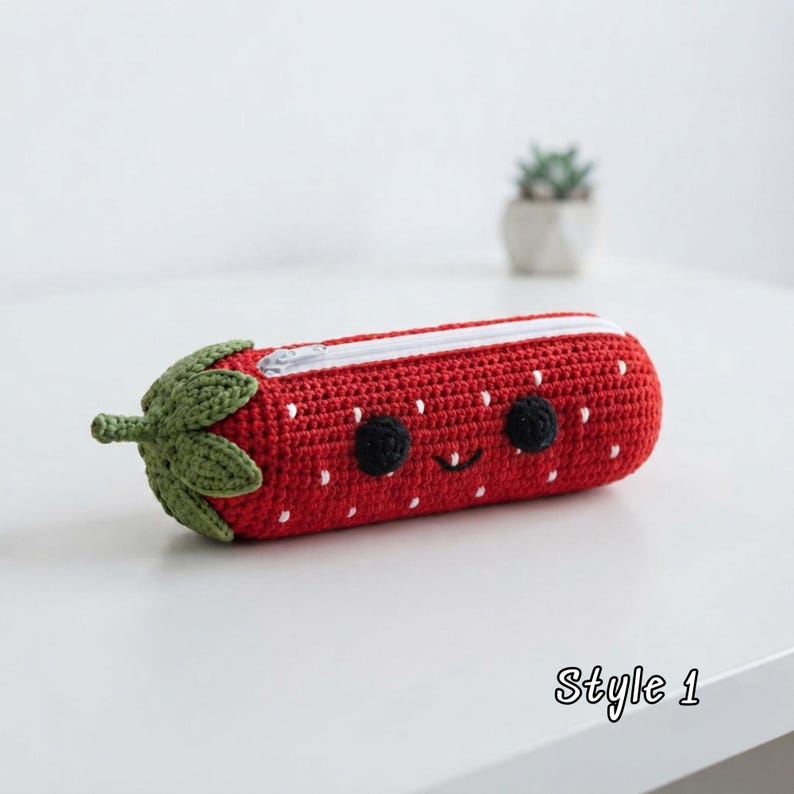Gehaakt etui in aardbeivorm met ritssluiting van garen, compact tasje voor kleine spullen