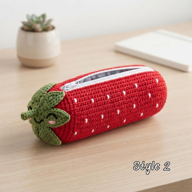 Gehaakt etui in aardbeivorm met ritssluiting van garen, compact tasje voor kleine spullen