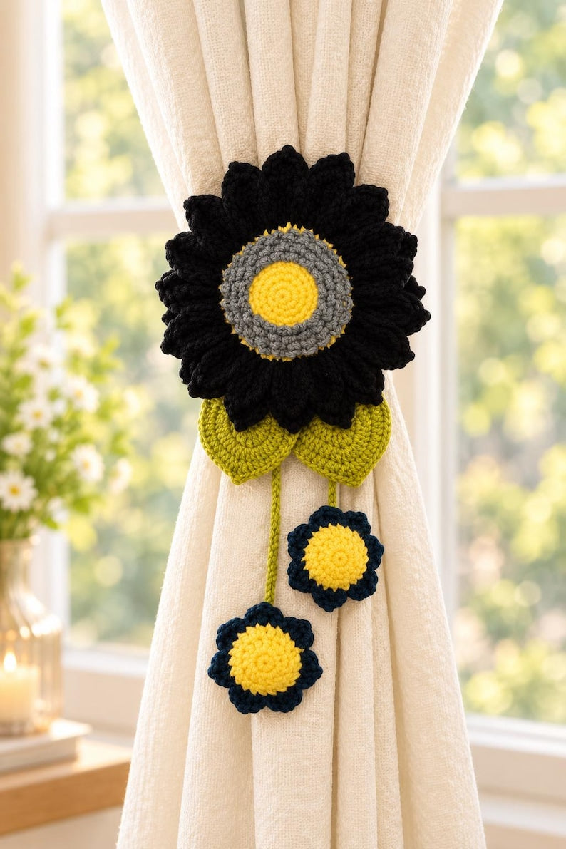 Gehaakte gordijnophanger met zonnebloem en margriet, decoratie van zacht garen