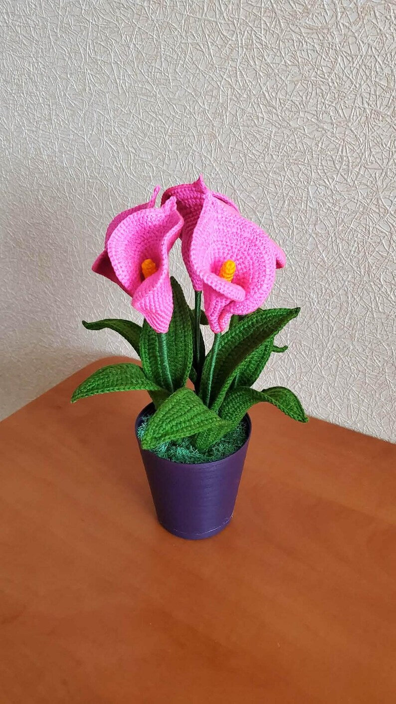 Gehaakte calla lelie bloem met decoratieve pot, handgemaakt bloemstuk van acrylgaren