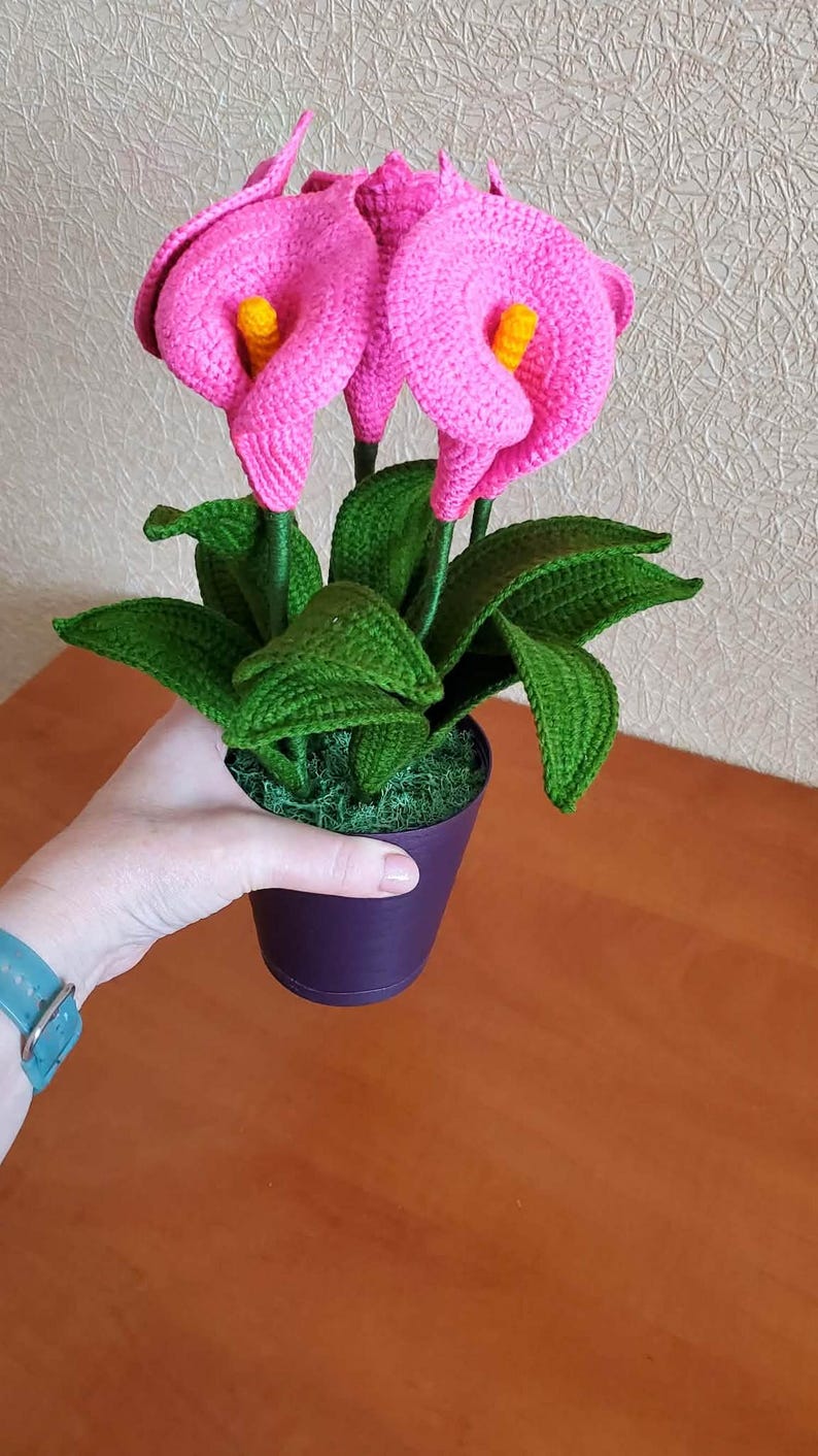 Gehaakte calla lelie bloem met decoratieve pot, handgemaakt bloemstuk van acrylgaren