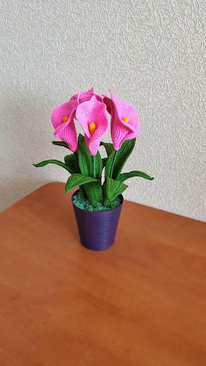 Gehaakte calla lelie bloem met decoratieve pot, handgemaakt bloemstuk van acrylgaren