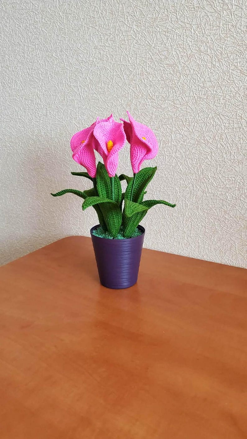 Gehaakte calla lelie bloem met decoratieve pot, handgemaakt bloemstuk van acrylgaren