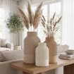 Geribbelde decoratieve vaas met zachte matte textuur voor gedroogde bloemen en pampasgras